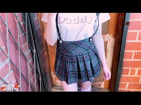 ❤️ 女学生深深地吸吮她的鸡巴,代替上课做爱 ️ Porno