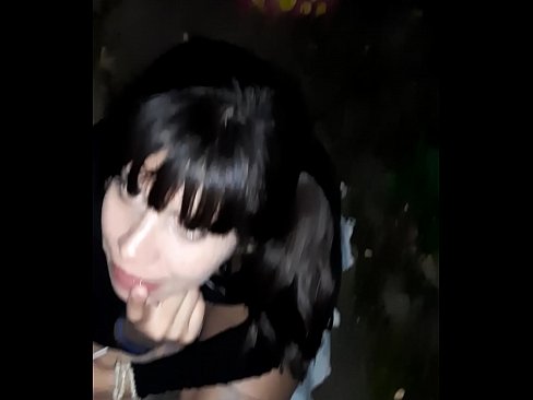 ❤️ 在街上膨胀的阴茎,以换取糖果 ️ Porno