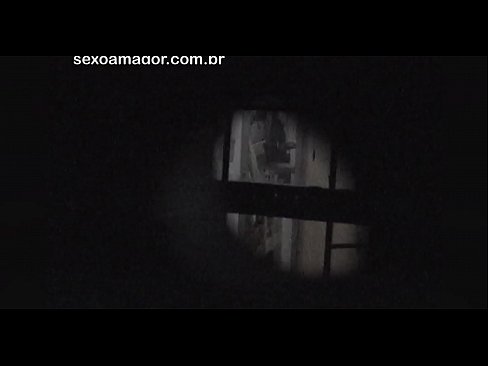 ❤️ 金发女郎被隐藏在空心砖后面的邻居偷窥者偷偷录影 ️ Porno