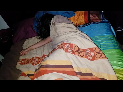 ❤️ 继子在年轻的继母睡觉时责骂她 ️ Porno