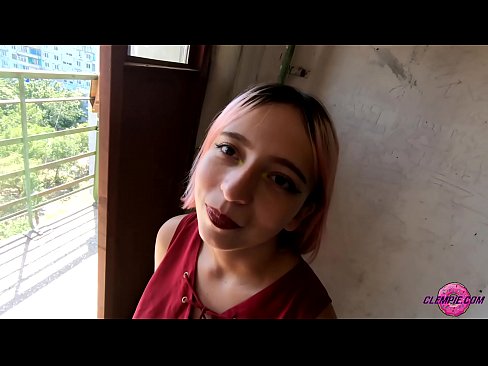 ❤️ 学生Sensual在内陆地区吸食陌生人--在他脸上射精 ️ Porno